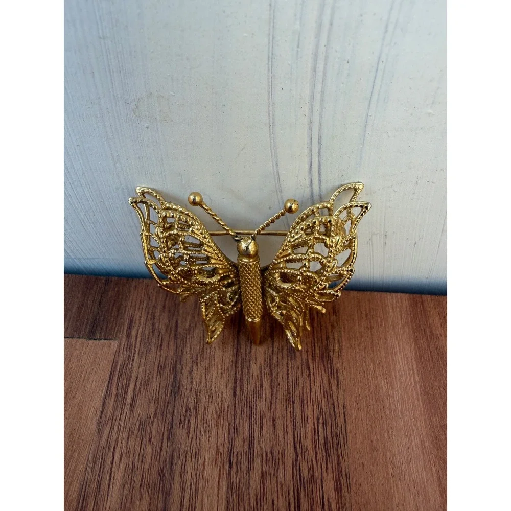 Vintage Monet Gold Tone Filigree Butterfly Brooch Pin‎ Costume Jewelry